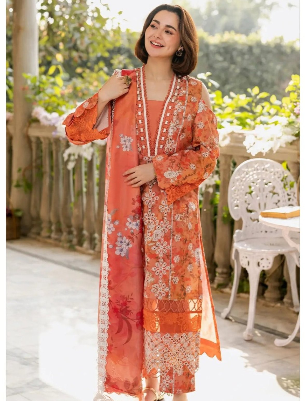 ASIFA & NABEEL LAWN 3 PC- DIGITAL PRINT LAWN SHIRT & DIGITAL PRINT VOILE DUPATTA & LAWN DYED TROUSER.(LC-1072)