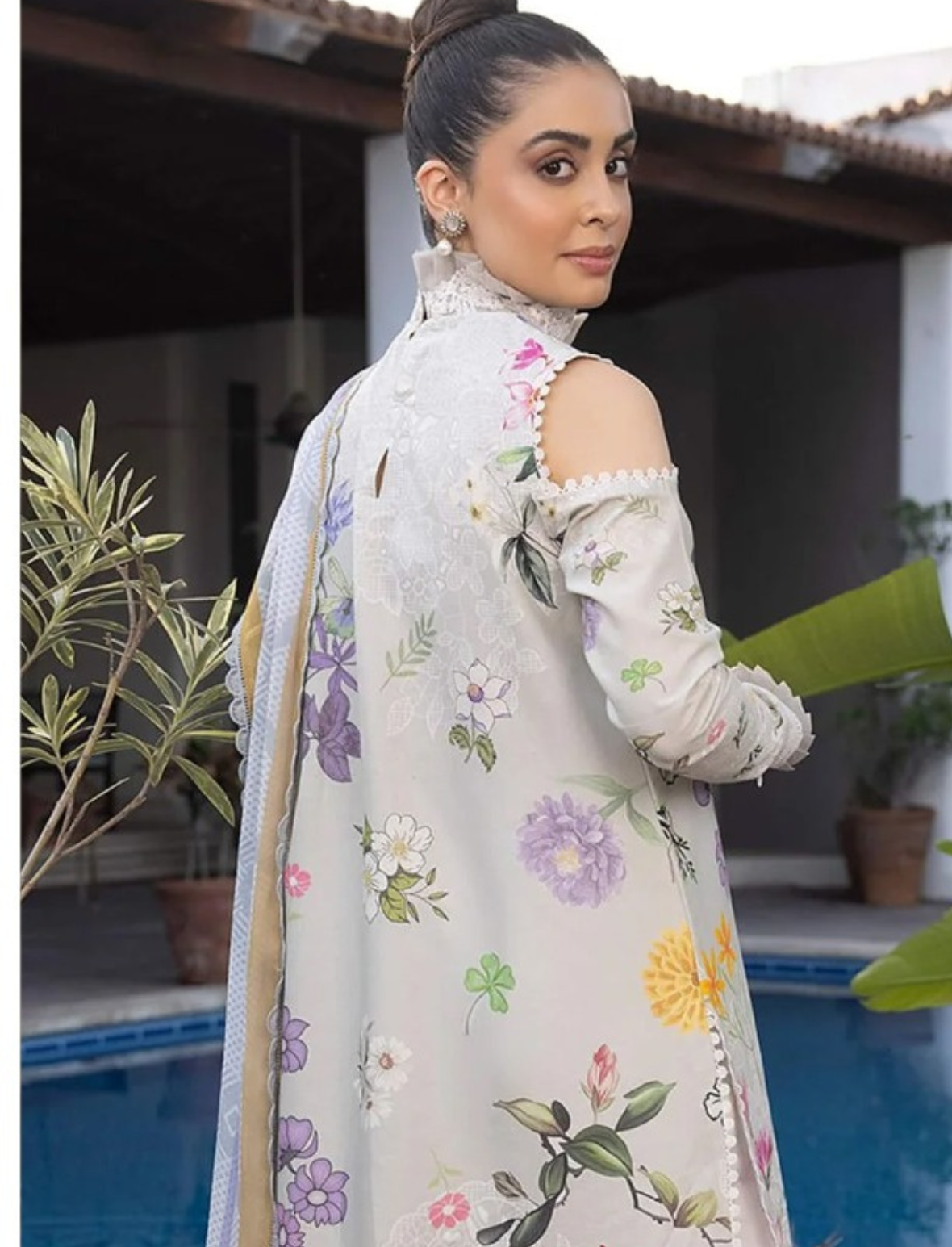 ASIFA & NABEEL LAWN 3 PC- DIGITAL PRINT LAWN SHIRT & DIGITAL PRINT VOILE DUPATTA & LAWN DYED TROUSER.(LC-1075)