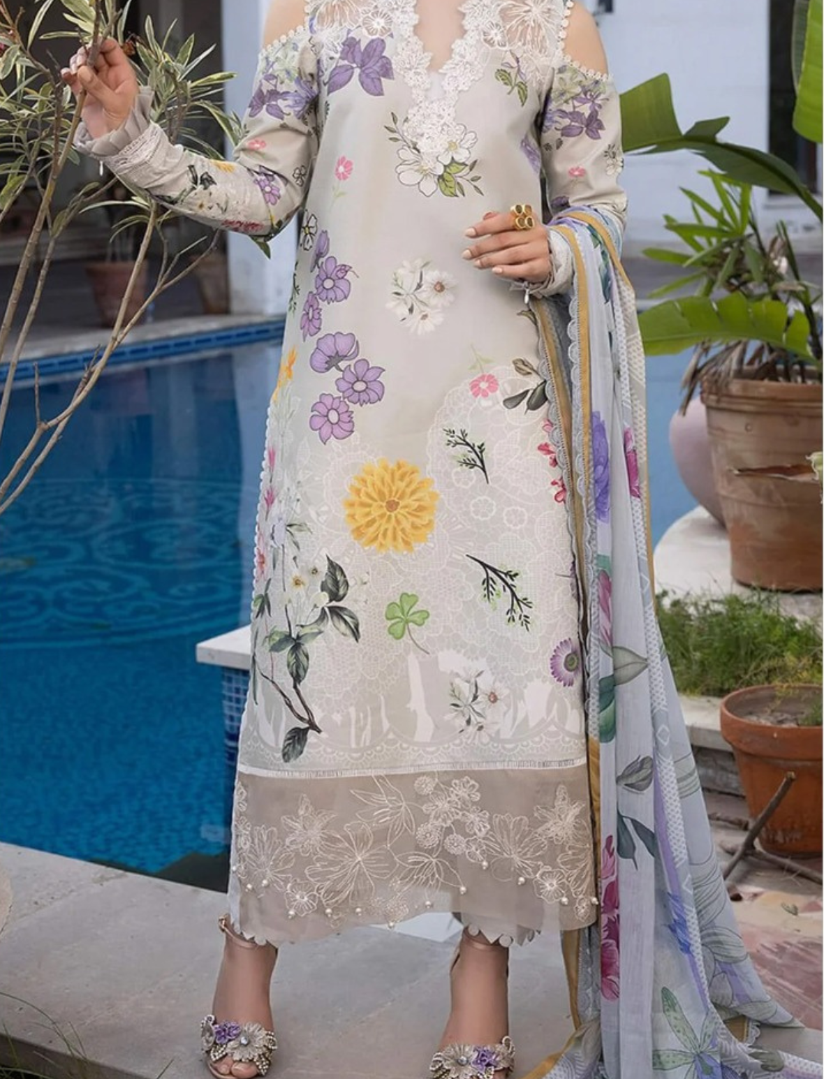 ASIFA & NABEEL LAWN 3 PC- DIGITAL PRINT LAWN SHIRT & DIGITAL PRINT VOILE DUPATTA & LAWN DYED TROUSER.(LC-1075)